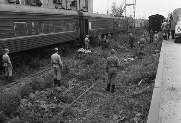 За что советский солдат расстрелял девять человек в вагоне спецпоезда?