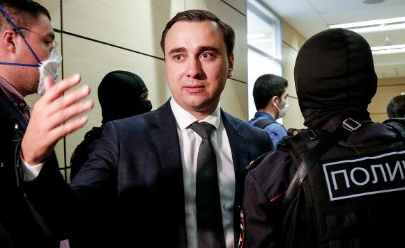 На ведущих канала Навального завели уголовное дело