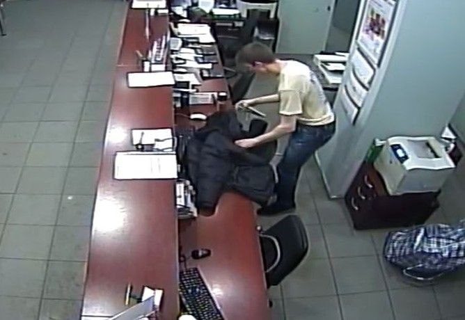 Мужчина украл из банка 9 000 000 рублей и сбежал в Перу