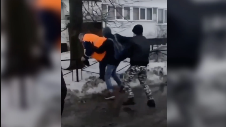 Сведения о банде подростков, нападавших на дворников в Петербурге