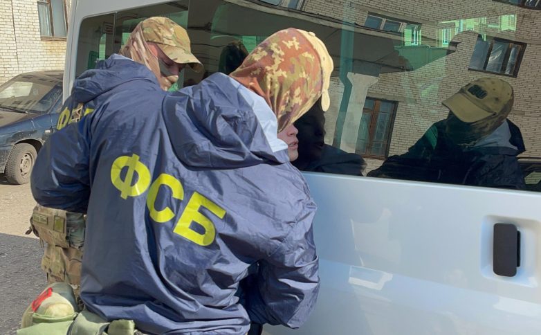 «Коммерсантъ» узнал о побеге экс-полковника в Донецк от уголовного дела