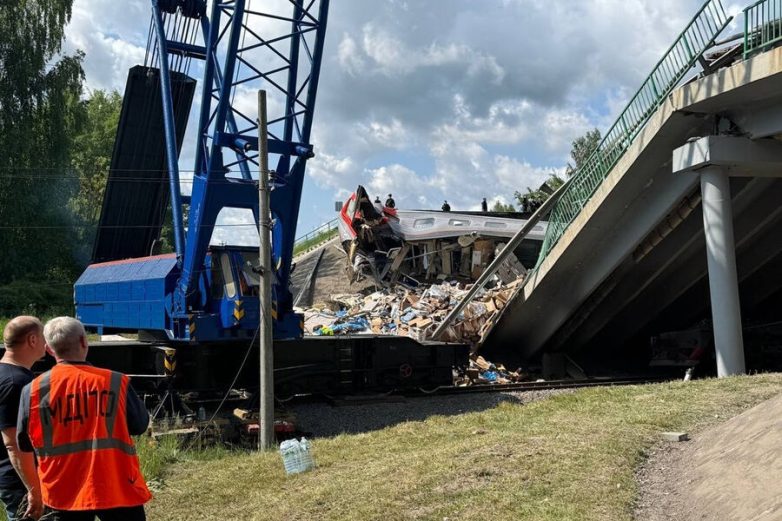 Семь человек погибли, более 70 пострадали. В приграничных регионах РФ подорвали мосты