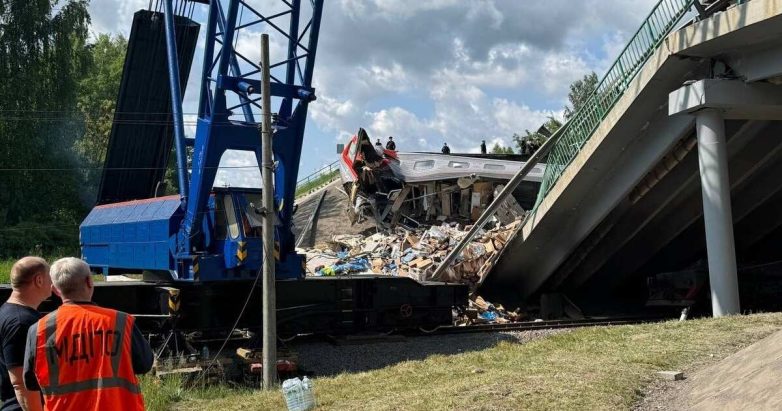 Семь человек погибли, более 70 пострадали. В приграничных регионах РФ подорвали мосты