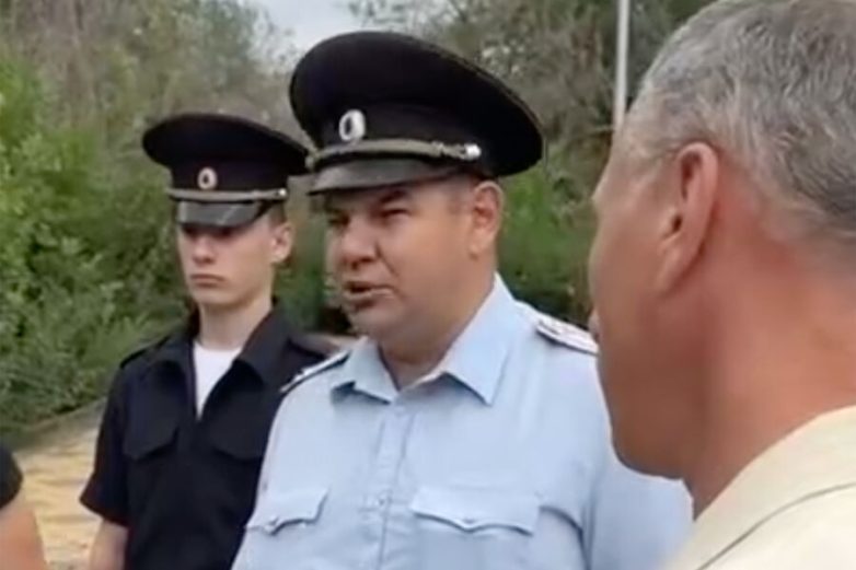 В Саратове полицейский пригрозил людям, вставшим на защиту парка. «Я вас всех расстреляю»