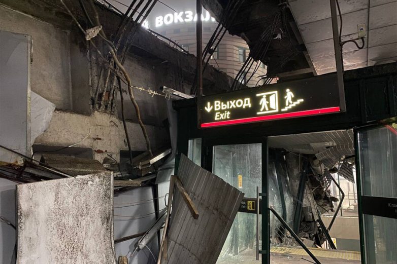 В Петербурге обрушилась крыша Ладожского вокзала. Организована эвакуация