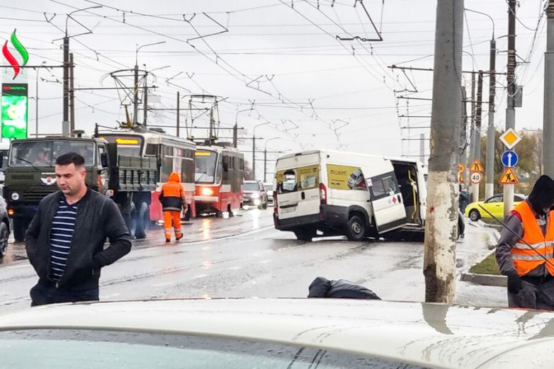 Четыре человека погибли и 21 пострадал в ДТП с трамваем в Туле. Рельсы горели, пути развалились
