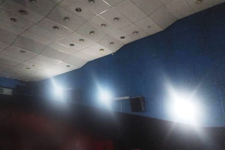 В кинотеатре Абакана зрители получили ожоги глаз. «Дети кричали от боли»