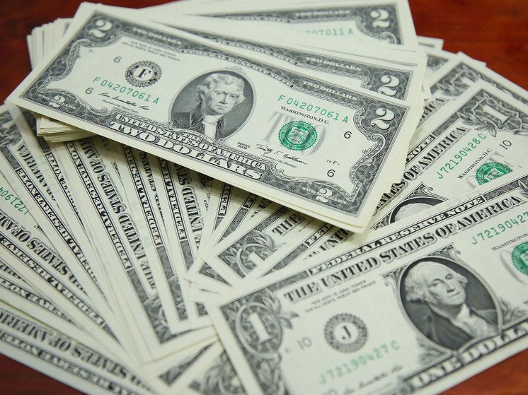 Мошенники похитили у жертвы доллары, дирхамы и золото