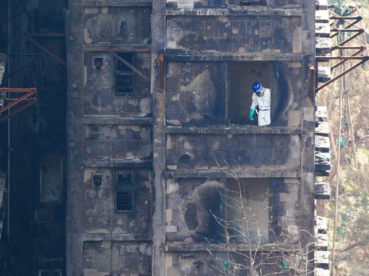 В Гонконге ищут виновных в пожаре высотного жилкомплекса