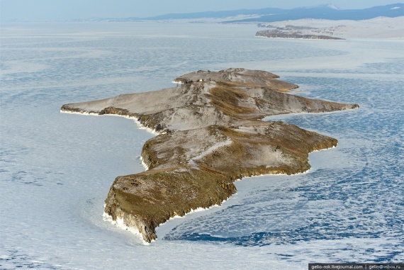 Скованный льдом: сказочный зимний Байкал