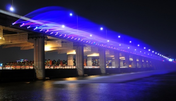 Инопланетный мост Банпо в Южной Корее