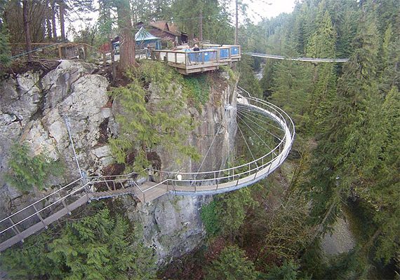 Прогулка над пропастью: фантастический мост в канадском Ванкувере