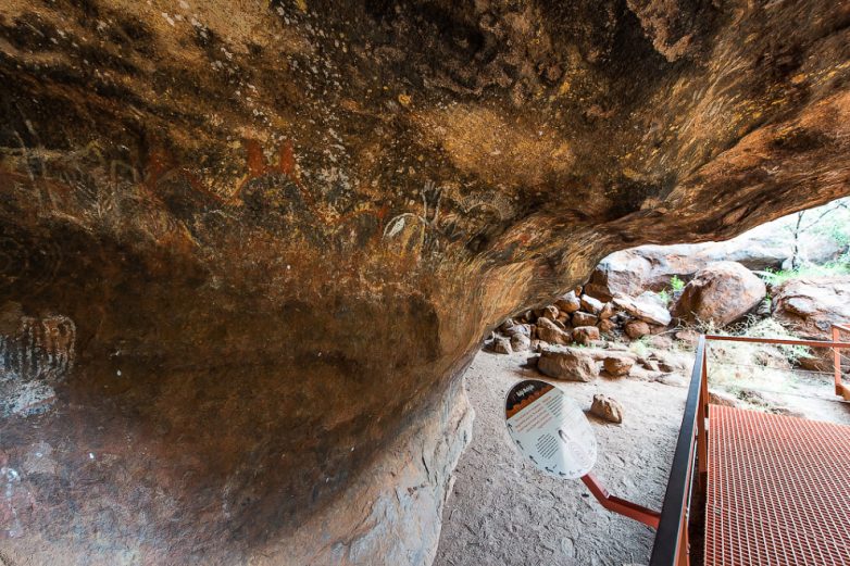 Путешествие к Улуру — самому большому камню в мире