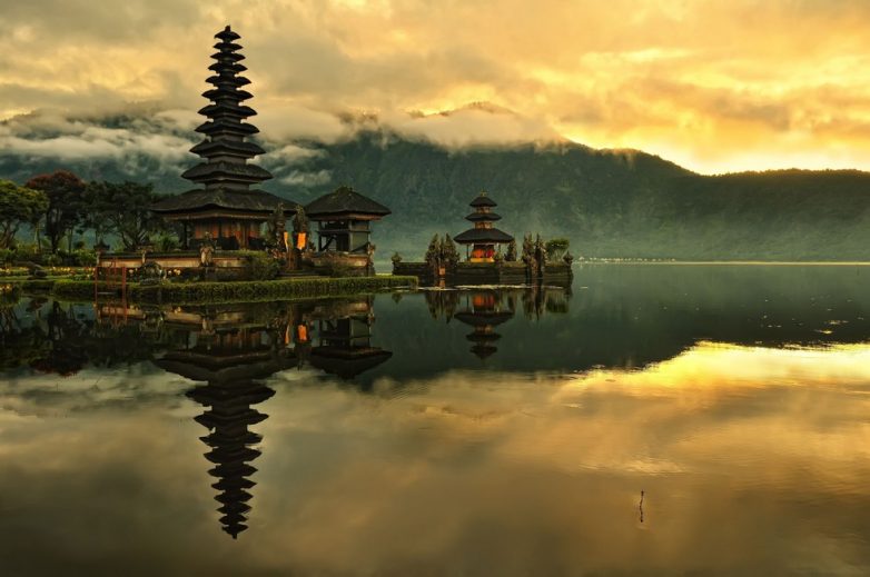 Индонезийское чудо: Пура Улун Дану Братан