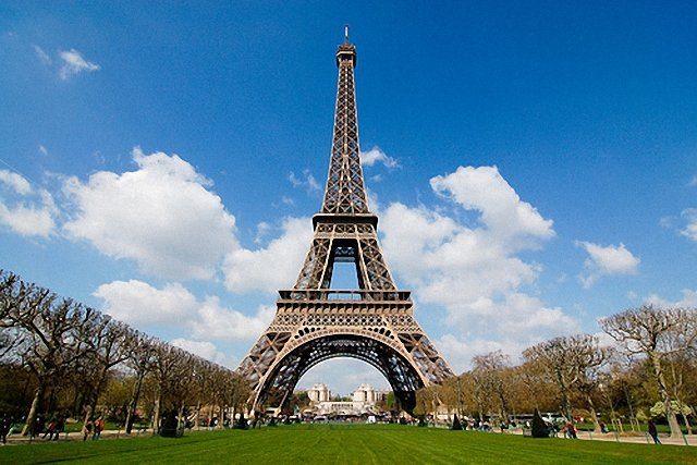 Символ Парижа - Эйфелева башня