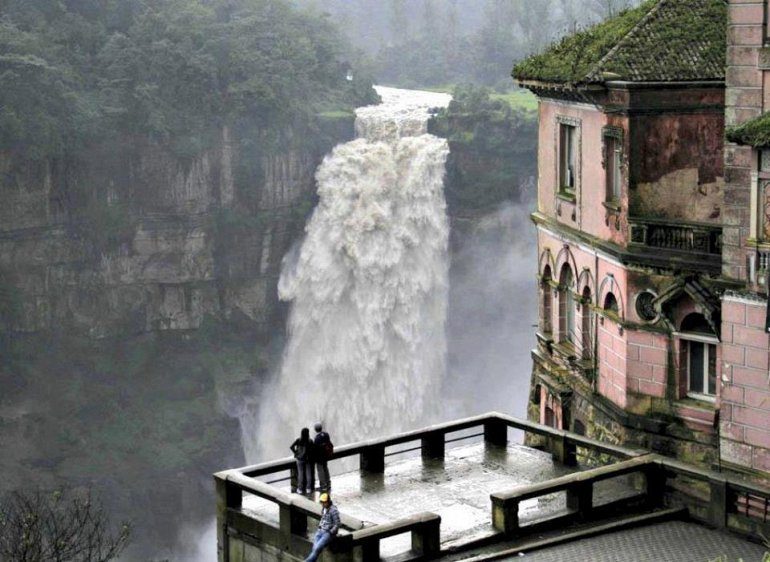 Изящный и прекрасный водопад Текендама