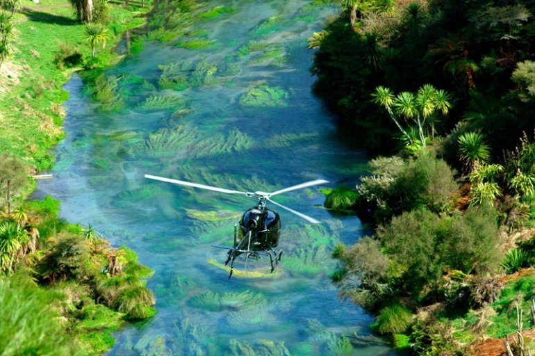 Вайху — сказочно красивая река в Новой Зеландии, на которой живут эльфы (но это не точно)