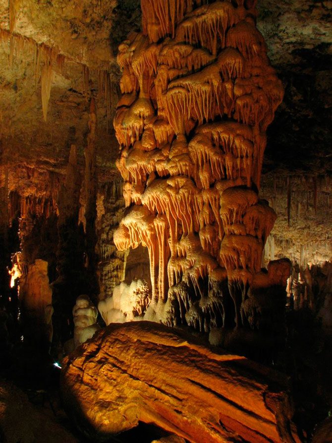 Изумительная сталактитовая пещера Авшалом
