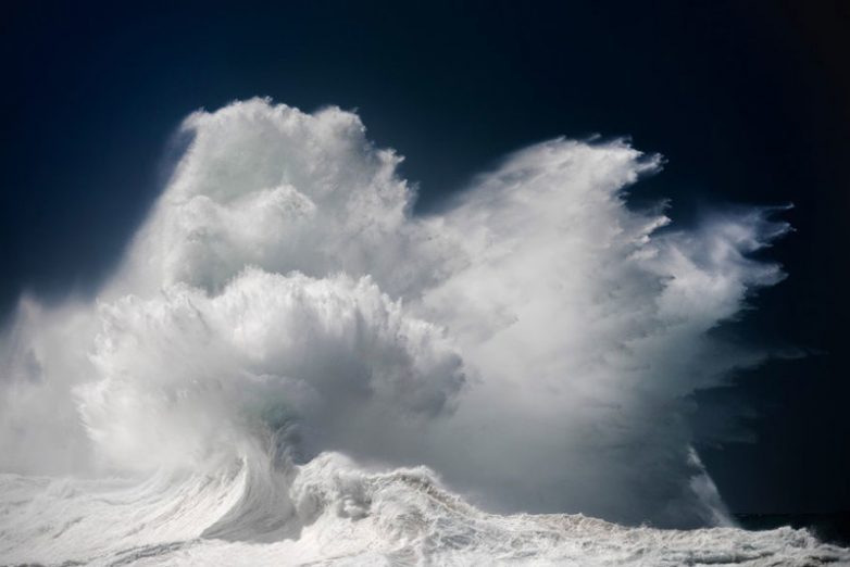 Грозная и прекрасная мощь океанских волн