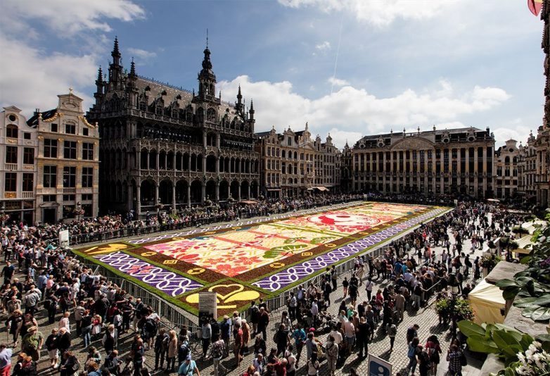 Потрясающей красоты цветочный ковёр в Брюсселе