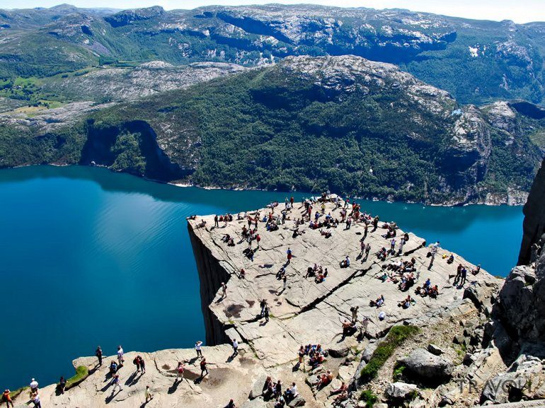 Величие норвежской природы - скала Прекестулен