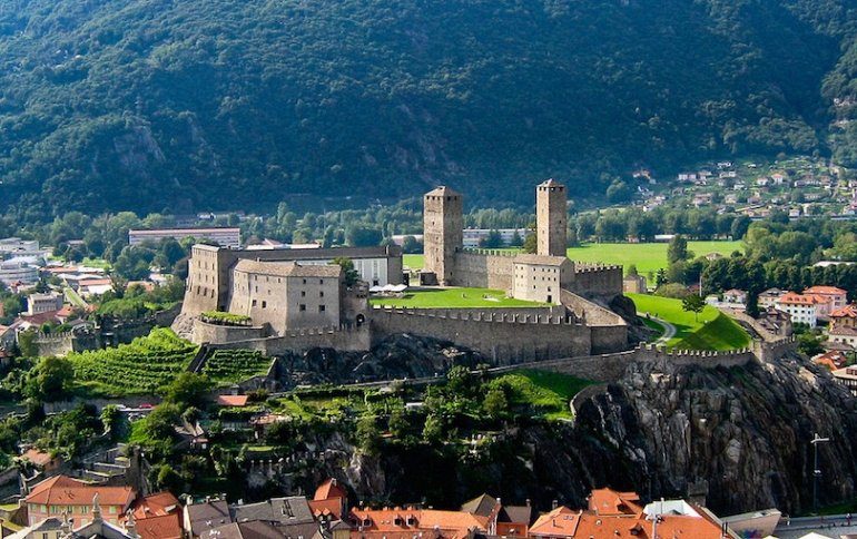 Живописные средневековые замки Швейцарии