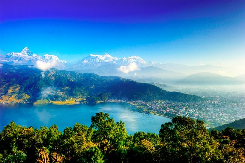 12 самых живописных городов мира, расположенных у подножий гор