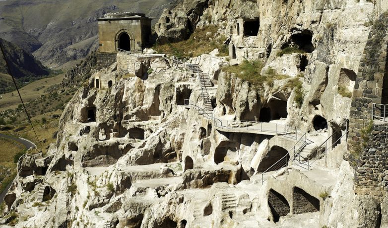 10 пещерных городов, которые будет любопытно посетить каждому