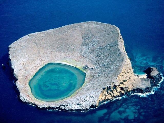 11 самых необычных вулканических кратеров в мире