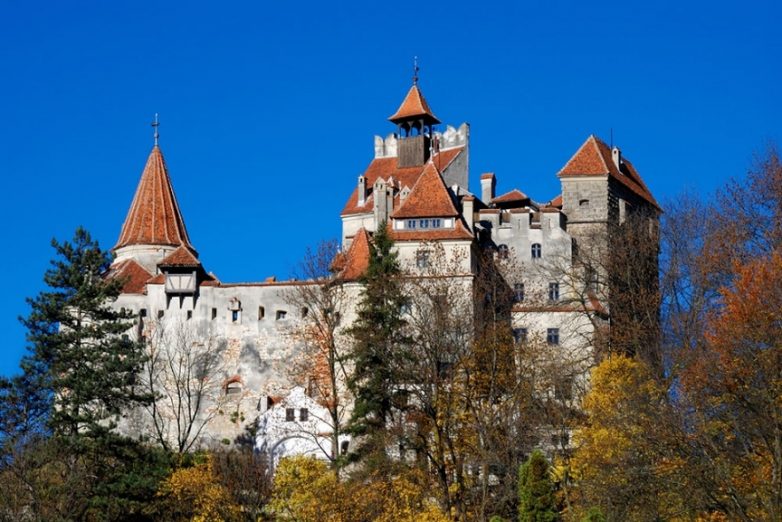 В какое путешествие отправиться с головкой чеснока или 6 самых страшных вампирских замков Европы