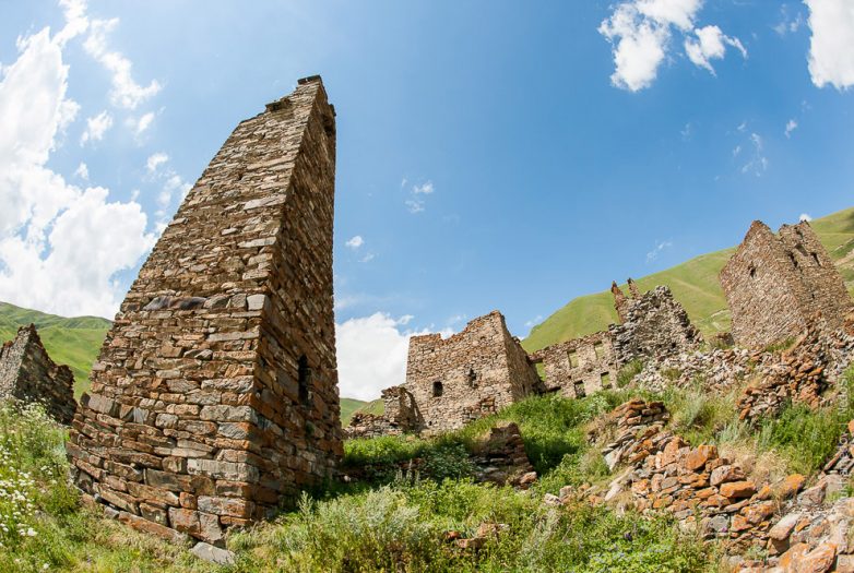 Живая древность: осетинские башни