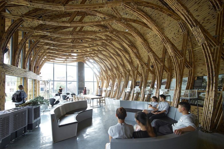 Удивительная выставка бамбуковой архитектуры