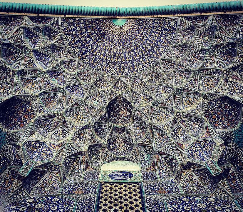 Тысяча и одна ночь: сказочная отделка иранских мечетей