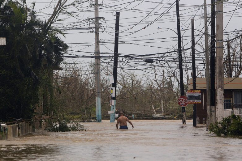 Ободранные деревья и подводные улицы: ураган &quot;Мария&quot; не пощадил Карибы