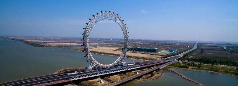 Чудо инженерной мысли: китайское безосеовое колесо обозрения, которое непонятно как крутится