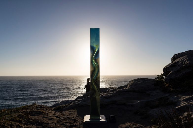 Фестиваль концептуальных скульптур на берегу моря в Австралии