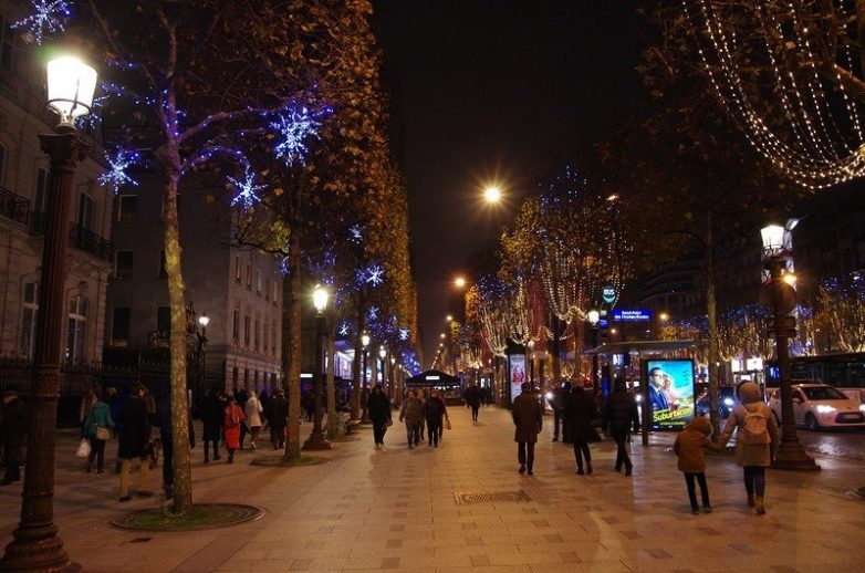 Очаровательный декабрьский предрождественский Париж