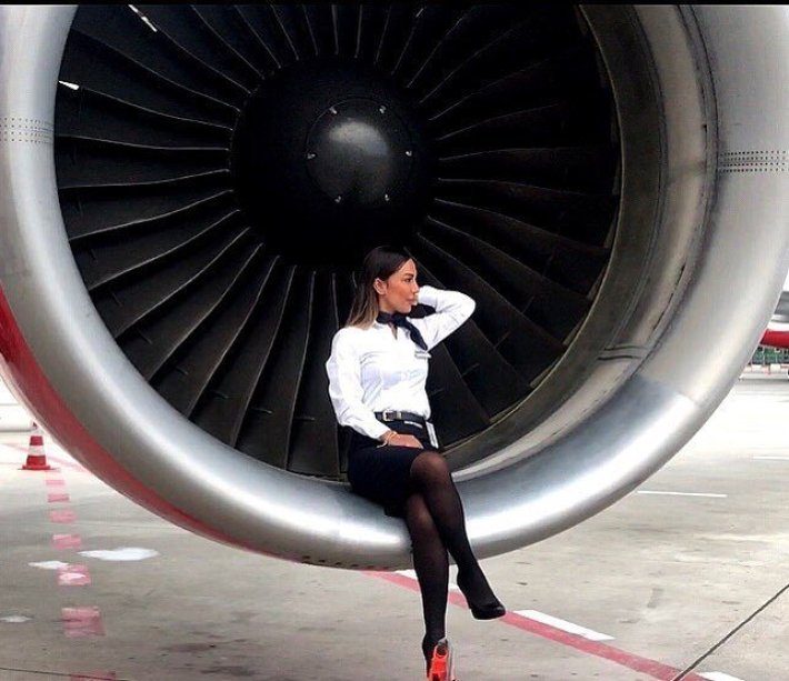 Улётные красотки: как выглядят стюардессы разных авиакомпаний мира