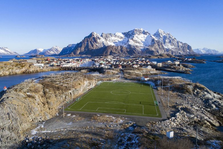 Самые необычные футбольные поля со всего мира