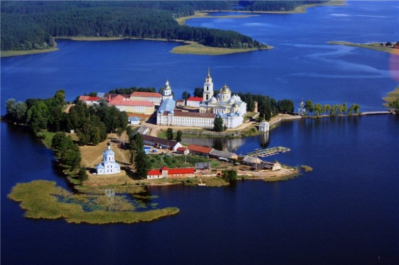 Озёра, которые идеально подходят для умиротворённого отдыха в России