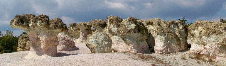 Уникальные каменные грибы в Болгарии и красивые легенды, связанные с ними