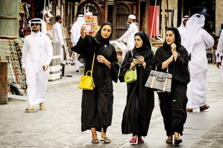 Как живёт самая богатая страна в мире: вся правда о Катаре