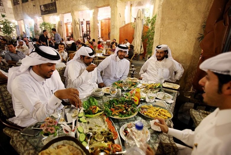 Как живёт самая богатая страна в мире: вся правда о Катаре