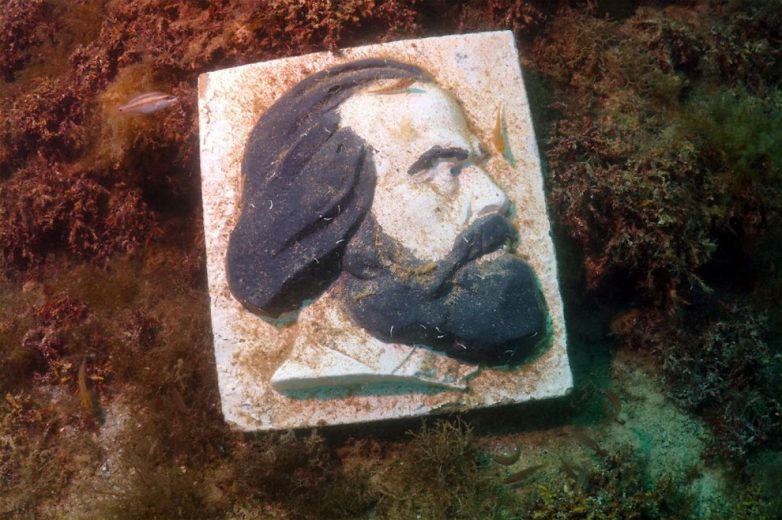 Уникальный подводный музей коммунизма у берегов Крыма