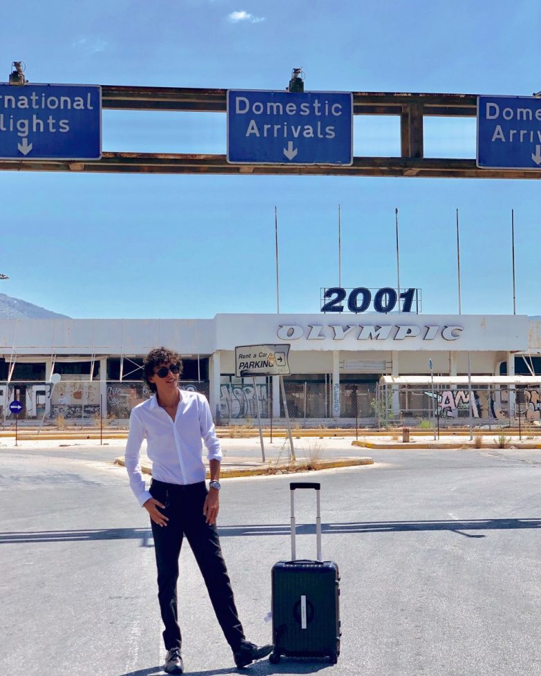 Прогулка по заброшенному аэропорту в Греции