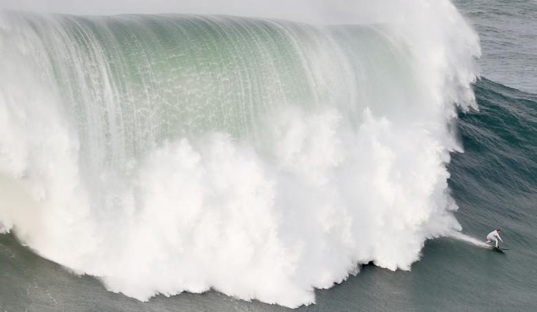 Лучше волн могут быть только волны! Серфингисты в Португалии