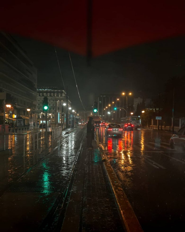 Атмосферные уличные снимки Панагиотиса Коутрумписа