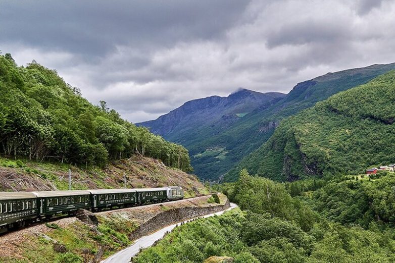 9 самых впечатляющих железнодорожных маршрутов в мире