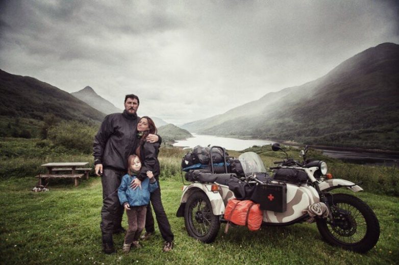 Впечатляющее путешествие семьи, объехавшей Европу на «Урале»