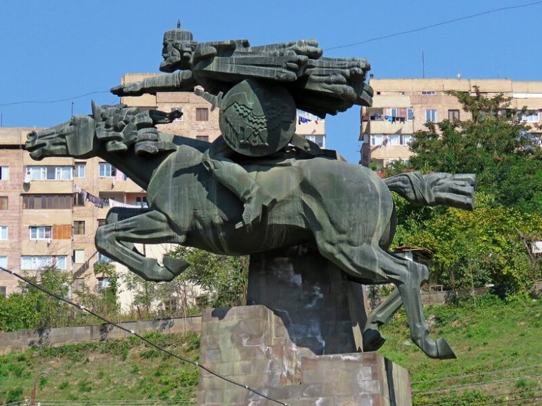 Скребущий небеса: город Капан, Армения